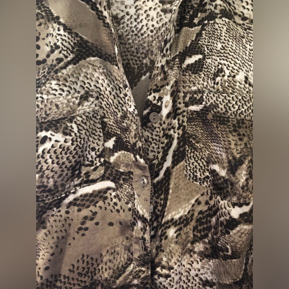 Snake skin print button down top - Picture 4 of 7